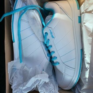 Women’s bowling shoes